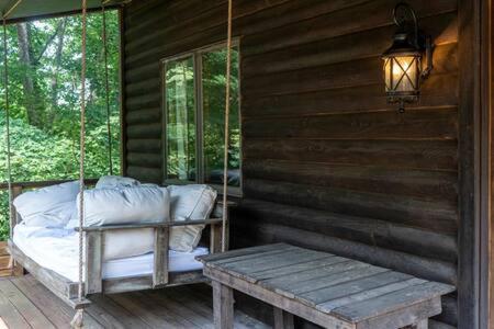 Cozy 2 Bedroom Cabin Nestled In Wooded Hideaway モントレー エクステリア 写真