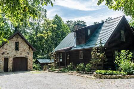 Cozy 2 Bedroom Cabin Nestled In Wooded Hideaway モントレー エクステリア 写真