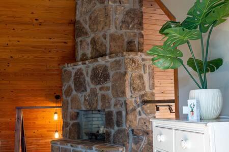 Cozy 2 Bedroom Cabin Nestled In Wooded Hideaway モントレー エクステリア 写真