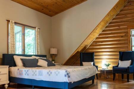 Cozy 2 Bedroom Cabin Nestled In Wooded Hideaway モントレー エクステリア 写真
