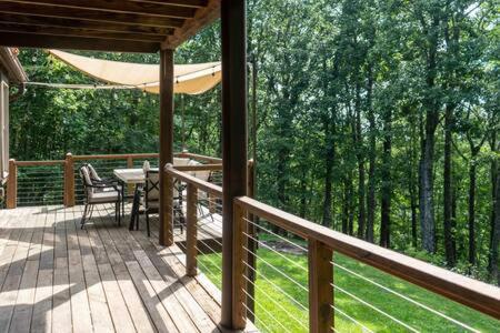 Cozy 2 Bedroom Cabin Nestled In Wooded Hideaway モントレー エクステリア 写真