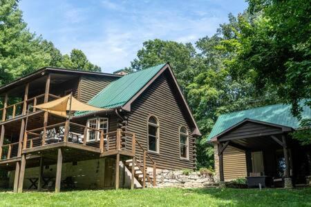 Cozy 2 Bedroom Cabin Nestled In Wooded Hideaway モントレー エクステリア 写真